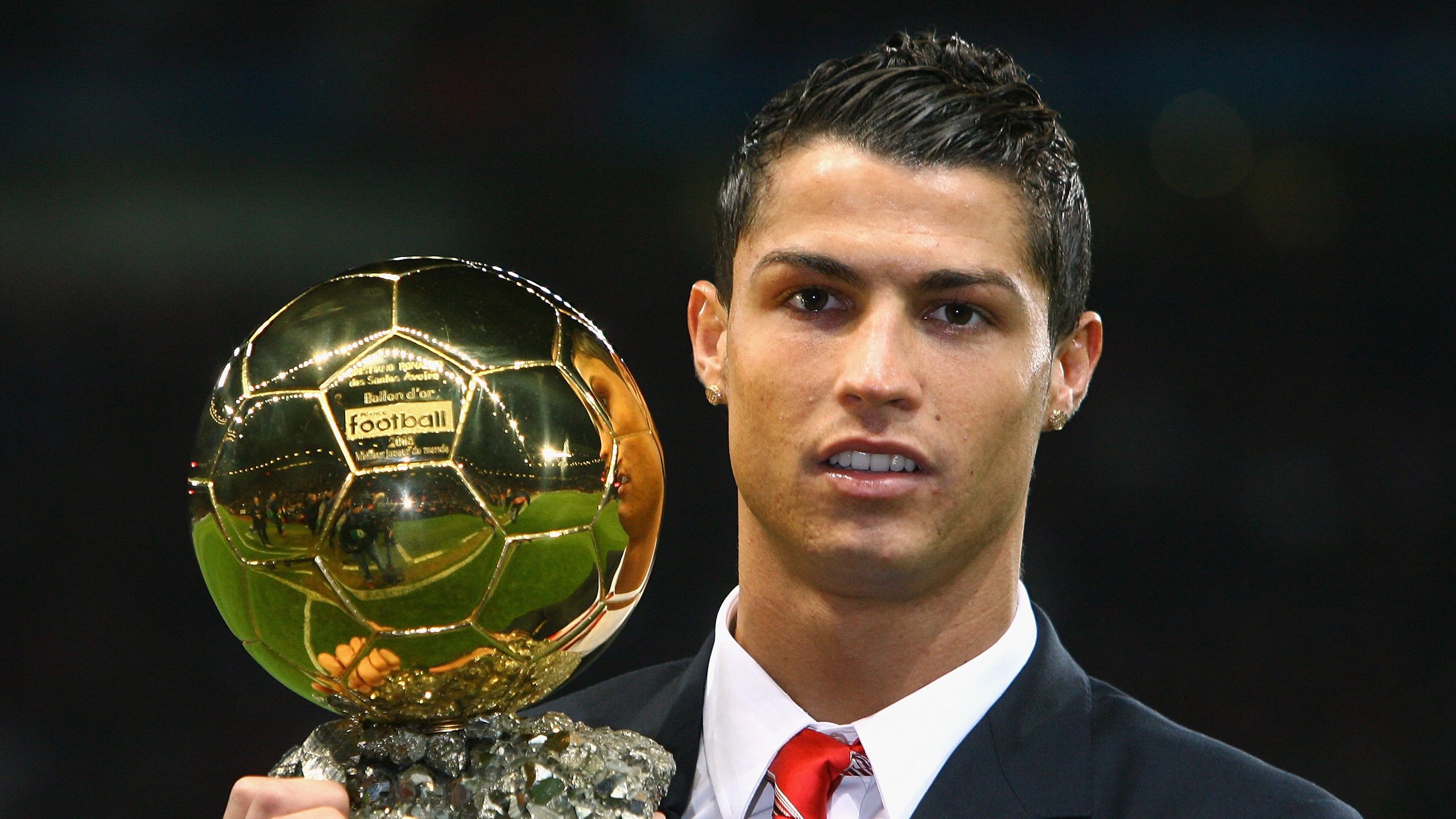 冰岛对阵莱比锡红牛，苏亚雷斯压制级发挥改写比赛格局