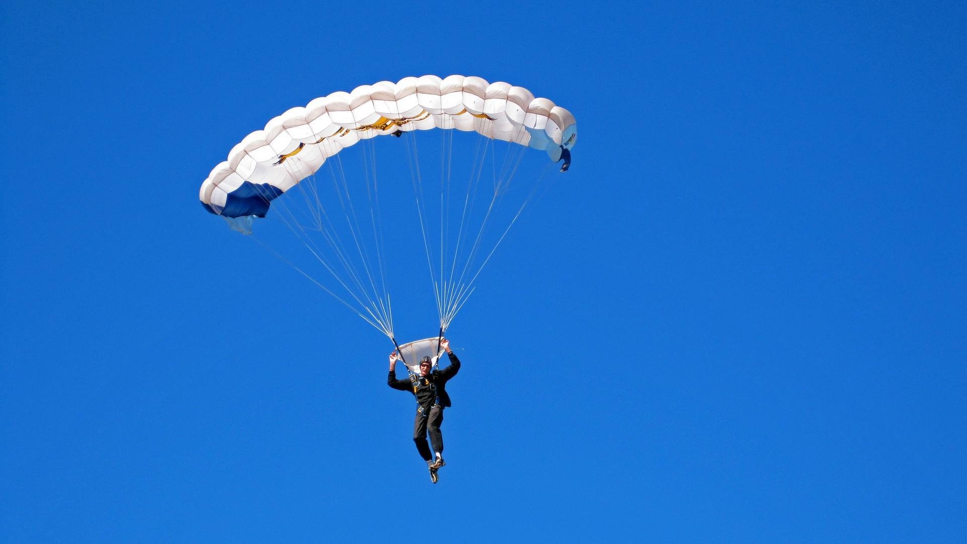 南美风暴席卷欧洲，秘鲁爆冷多特蒙德，拉亚成为关键先生